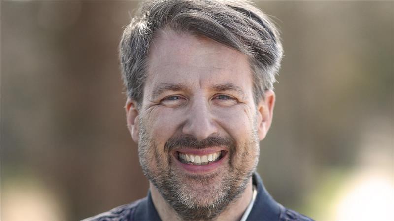 Seuchenschutz: Wie Betriebe aus der Region mit der Vogelgrippe umgehen Henner Schönecke führt einen der größten Legehennen-Betriebe der Region. Für seine Freilandhühner gilt nun die Aufstallpflicht im Landkreis Harburg.