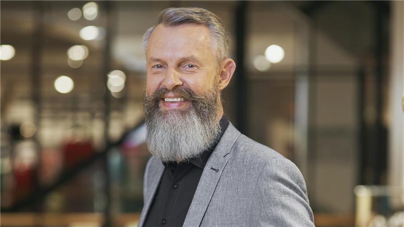 Modehaus Stackmann: Was macht der frühere Geschäftsführer denn da? Henning Schleemann (62) ist ein Warenhausexperte. Er war bei Karstadt, Dodenhof und Stackmann in führenden Positionen tätig.