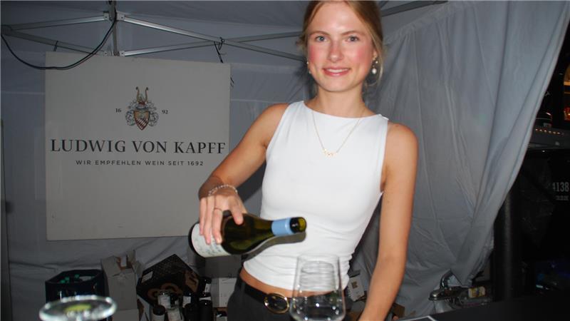 Henriette Roth weiß genau, welche Weine jüngere Kunden mögen.