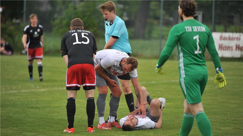 Hoffnung im Abstiegskampf: Deinstes Brasilianer glänzt auf Abschiedstour Henrique Fuchs Klein sucht immer wieder den Kontakt und provoziert Fouls. Sein Spielstil stößt nicht überall auf Gegenliebe.