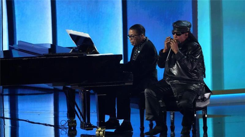 Beyoncé schreibt Musikgeschichte – schon wieder Herbie Hancock und Stevie Wonder berührten die Zuschauer.