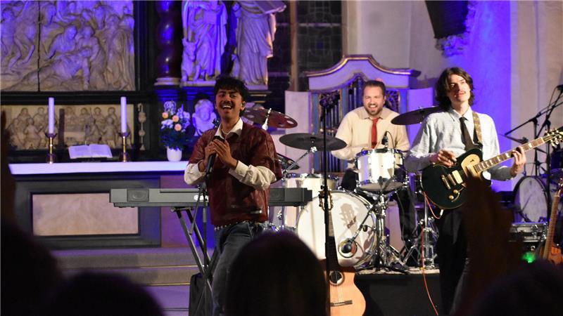 Herbst reißt das Publikum in St. Cosmae von den Kirchenbänken.