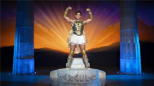 Hercules ist ein wahrer Held, der im gleichnamigen Musical mit Muskeln und Herz überzeugt. Foto: Stage Entertainment/Morris Mac Matzen