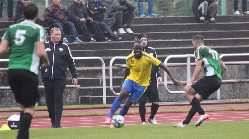 Herman Mulweme traf gegen Este drei Mal und hat nun schon 25 Treffer in elf Saisonspielen erzielt.