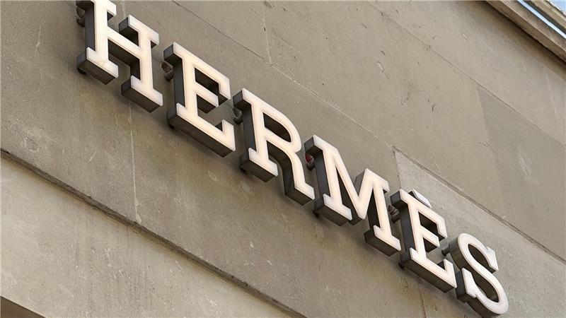 Hermès will Kunden für neue US-Zölle zahlen lassen Hermès will im Zollkonflikt seine Kunden stärker zur Kasse bitten.