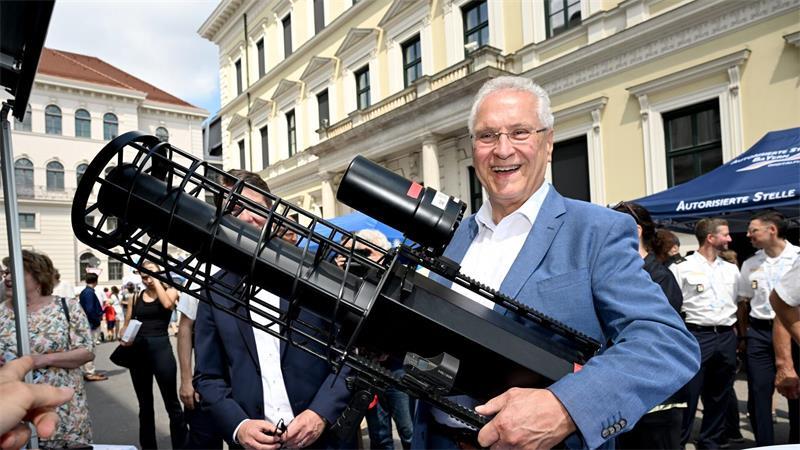 Herrmann mit einem Jammer bei Festveranstaltung „80 Jahre Bayerische Polizei“ 