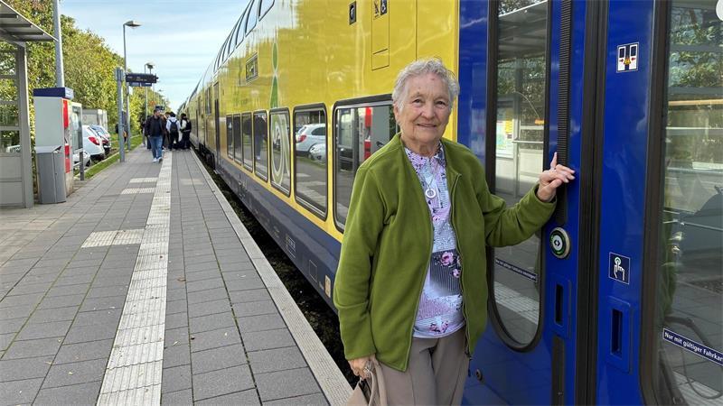 Stillstand in Himmelpforten: Kaputte Bremse legt Bahnverkehr lahm Herta Sisteg freut sich auf ihren 86. Geburtstag, musste aber in Himmelpforten eine Zwangspause einlegen.