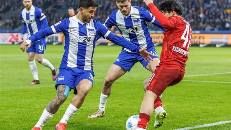 Lautern springt auf Platz zwei - Fiéls Hertha-Job wackelt Hertha BSC präsentiert sich gegen Lautern deutlich als bei der Blamage in Regensburg.