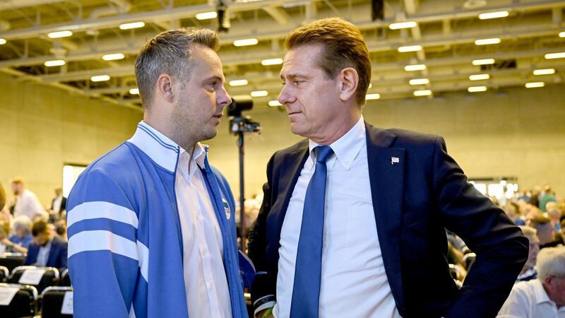 Torsten-Jörn Klein wieder Aufsichtsratschef bei Hertha BSC Hertha-Präsident Kay Bernstein (l) und Torsten-Jörn Klein. Klein ist wieder Aufsichtsratschef bei Hertha BSC.