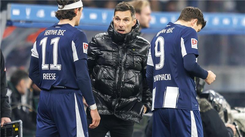 Hertha-Trainer Leitl (m.) konne mit dem Auftritt seines Teams zufrieden sein. Nur Tore fehlten. 