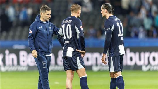 Hertha-Trainer Stefan Leitl hofft auf Einsätze von Michaël Cuisance (M) und Fabian Reese (r). (Archivfoto)