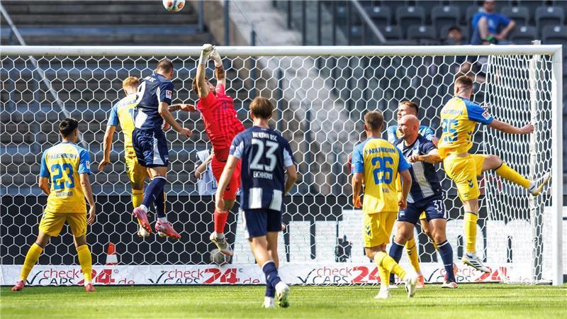 Paderborner Doppelpacker Bilbija und Infekt stoppen Hertha Hertha kam nur selten gefährlich vor das Paderborner Tor.