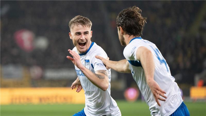 Pyro und Platzsturm: Topspiel Dynamo gegen Hertha eskaliert Herthas Marten Winkler erzielte den Siegtreffer gegen Dynamo.