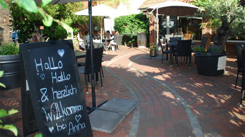 Herzlich willkommen bei Anna im idyllischen Biergarten vom Kiek In.