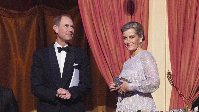 Bruder des Königs - Prinz Edward wird 60 Herzogin Sophie, die Ehefrau von Prinz Edward, galt in den letzten Monaten ihrer Schwiegermutter als Vertraute der Queen.