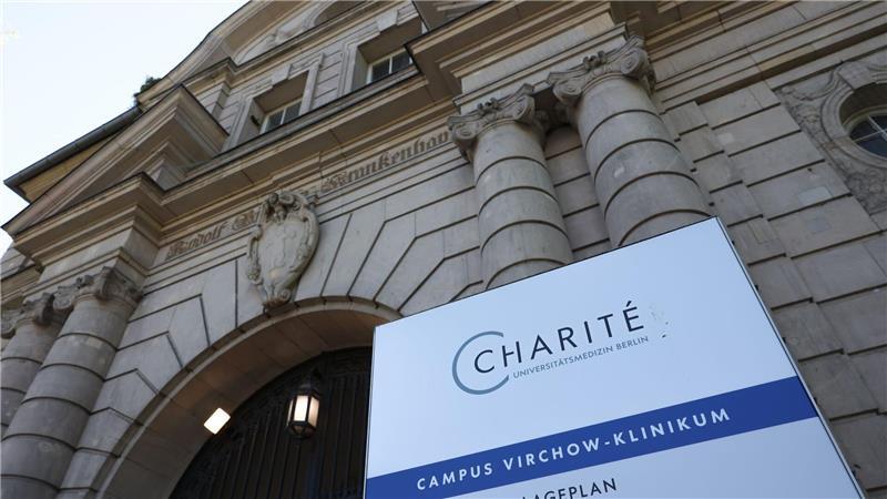 Herzspezialist der Charité muss nach dem Tod zweier Patienten erneut vor Gericht. (Archivbild)