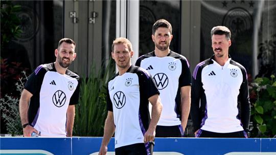 Heute Abend wird es ernst für Julian Nagelsmann (2. von links) und sein Team.