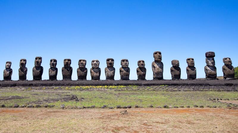 Raubbau an der Natur? Studie widerlegt These zur Osterinsel Heute gehört die Pazifikinsel zu Chile, auch wenn dessen Küste etwa 3.500 Kilometer entfernt liegt.