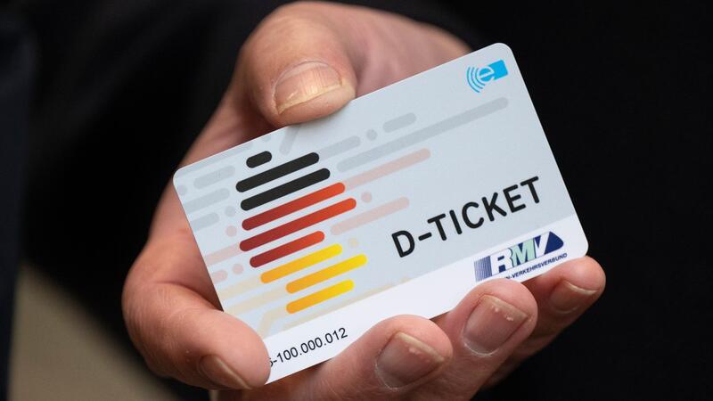 Ein Jahr Deutschlandticket - das Abo in fünf Fakten Heute vor einem Jahr wurde das Deutschlandticket eingeführt.