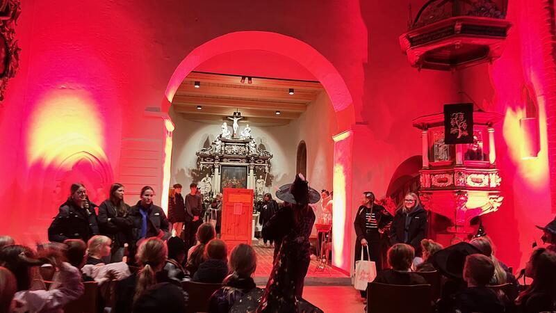 Hexenhüte und magische Wesen versammelten sich zur Reformations-Rallye in der Oldendorfer Kirche.