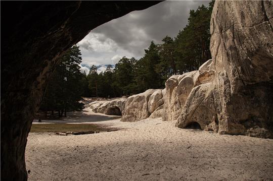 Hier an den Sandsteinhöhlen in der Nähe von Burg Regenstein wurde der „Wolfsmensch“ gesichtet. Symbolfoto: Pixabay