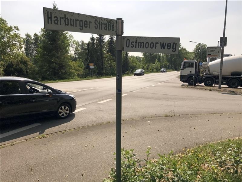 Hier an der Harburger Straße soll ein Kreisel den Verkehrsfluss deutlich verbessern. Die Bauzeit beträgt fünf Monate. Foto: Wisser