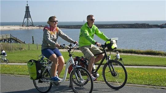 Hier beginnt - oder endet - der Elberadweg: an der Kugelbake. Von hier aus sind es 1300 Radkilometer bis zur Quelle der Elbe im tschechischen Riesengebirge. Der ADFC hat den Elberadweg nach einer Befragung zum beliebtesten Radfernweg Deutschlands gekürt.