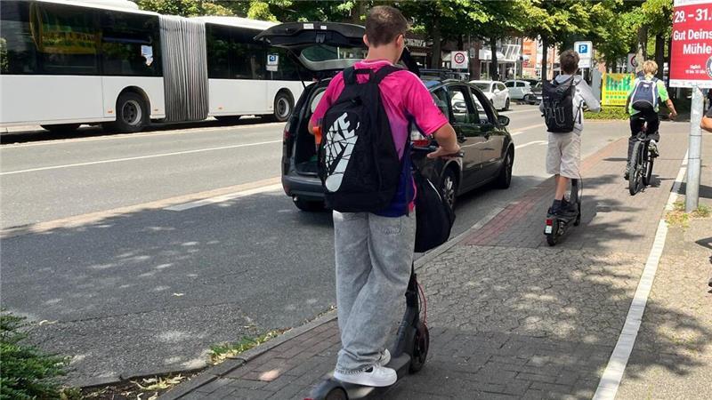 Verkehrsversuch Bahnhofstraße: Die zehn wichtigsten Fragen und Antworten Hier dürfen E-Scooter und Fahrräder bald nicht mehr fahren - außer die Fahrradfahrer sind nicht älter als zehn Jahre.
