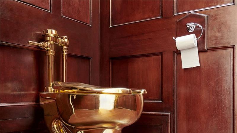 Hier durften Besucher auch sitzen: Das goldene Klo.