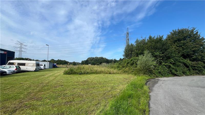 Aus für Stade: Rat segnet Bebauungsplan für DHL-Zustellstützpunkt ab Hier entsteht die Zufahrt zum DHL-Stützpunkt im Gewerbegebiet Speersort in Hollern.