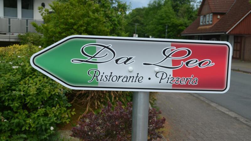 Hier geht's lang: Ein kleines Schild im Hasengarten weist den Weg.