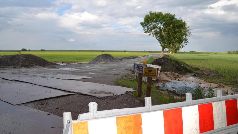 Von Hamelwörden gen Süden: Hier entsteht der Suedlink-Tunnel Der Weg zur Baustelle ist abgesperrt.