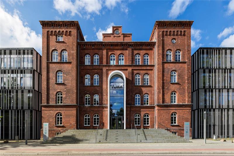 Hier ging der Verurteilte ein und aus: Der Haupteingang zur Technischen Universität Hamburg, für die der Buxtehuder André B. als Finanz-Controller arbeitete und die er nach Strich und Faden betrog.