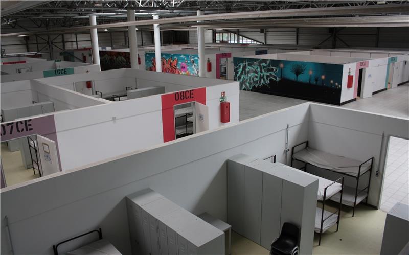 Hier haben knapp 500 Menschen gelebt: Der ehemalige Obi-Baumarkt am Geutensweg steht nun wieder leer. Fotos DRK Harburg