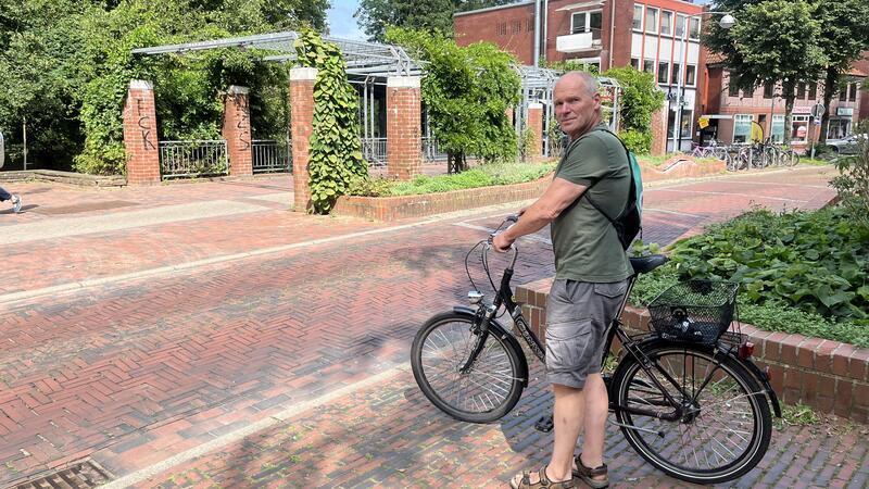 Sorge um Verkehrssicherheit in Buxtehude Hier in der Bahnhofstraße direkt am Stadtpark gibt es aus Sicht von Ulrich Felgentreu Potenzial für eine vorfahrtberechtigte Querungshilfe für Fußgänger und Radfahrer.