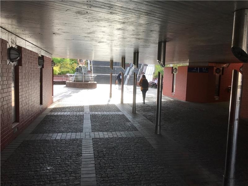 Hier in der Unterführung am Buxtehuder Bahnhof wird es keine Kameras zur Überwachung geben. Die AfD hatte dies gefordert.Foto: Wisser