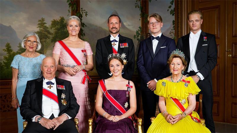 Hier ist Høiby (hinten rechts) im Kreise der Königsfamilie zu sehen. (Archivbild)