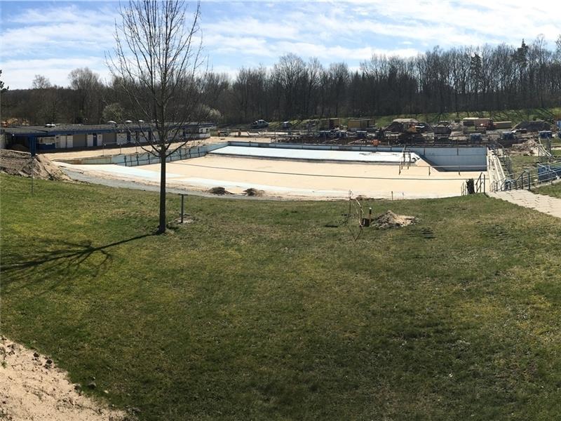 Hier kommt erst einmal kein Wasser rein. In guten Jahren gibt es im Heidebad in Altkloster bis zu 100 000 Besucher. Fotos: Wisser