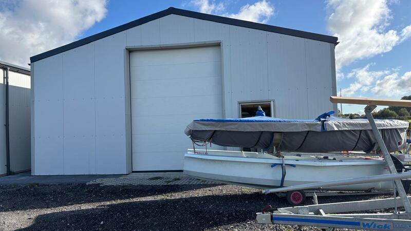 Hier lagert Matthijs Plokker seine Segelboote.