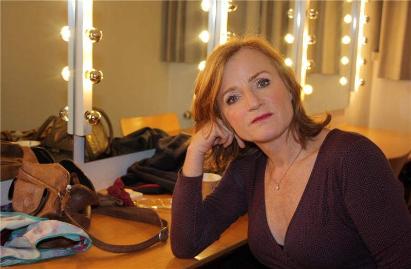 Hier schon im Bühnen-Outfit und frisch geschminkt: Nina Petri ist 20 Minuten vor der Vorstellung „eher gespannt als aufgeregt“. Foto Andrae