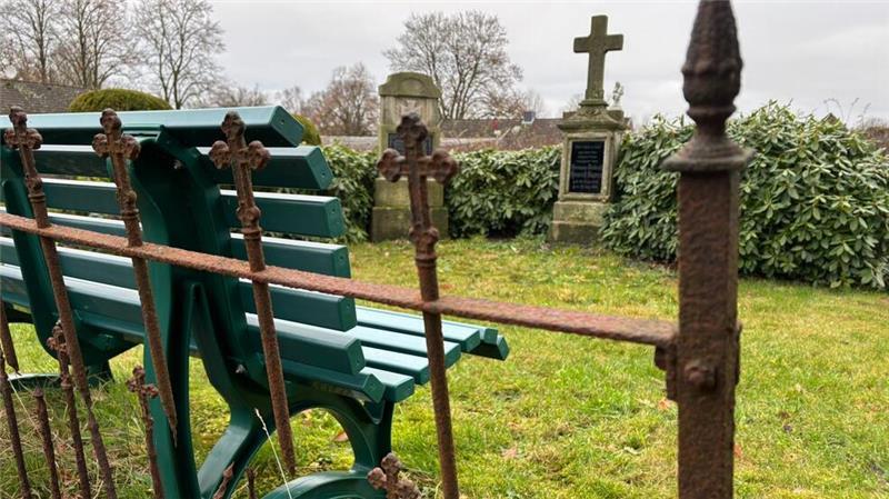 Nie wieder Wildwuchs: Bliedersdorfer geben Friedhof an Samtgemeinde ab Hier soll eine kulturhistorische Stätte auf dem Friedhof entstehen.