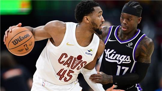 Hier spielten sie noch gegeneinander: Nun wechselt Dennis Schröder (re.) zu den Cleveland Cavaliers um Donovan Mitchell.