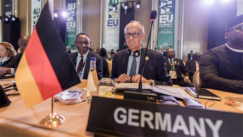 Hier vermisste er das deutsche Brot: Bundeskanzler Friedrich Merz ist oft froh, wenn er wieder heimischen Boden erreicht. (Archivbild)