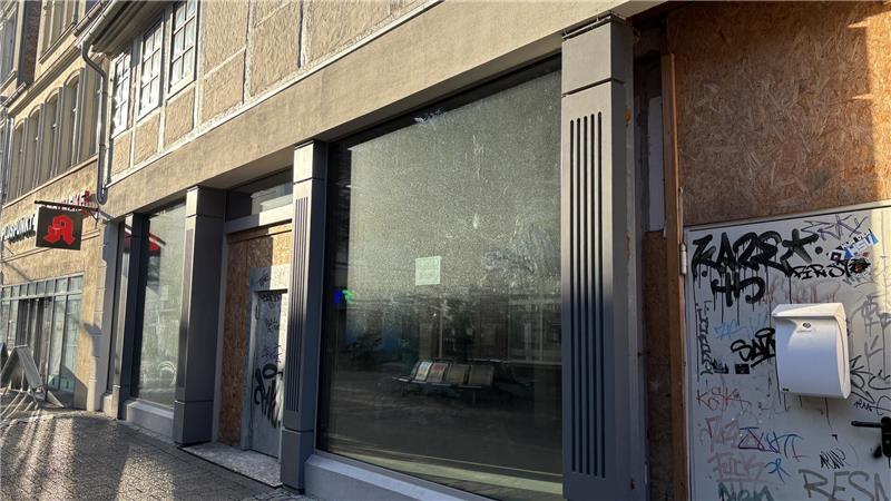 Hier war früher Esprit. Der hessische Eigentümer des Gebäudes will das Haus sanieren lassen.