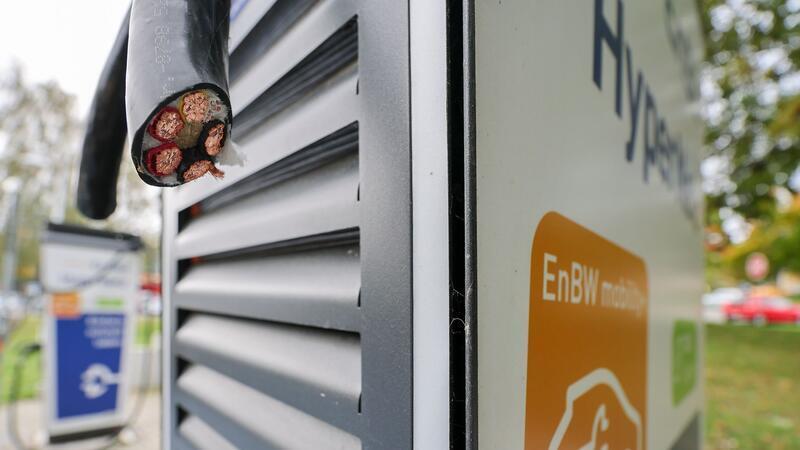 Mehr Kabeldiebstähle an Ladesäulen: So sollen Kriminelle gestoppt werden Hier waren Kriminelle am Werk.