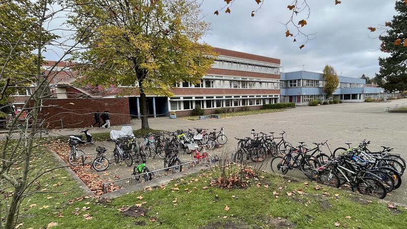 Hier waren die Hauptschule und die Realschule Nord untergebracht. Heute sind die Gebäude Heimat der IGS Buxtehude.