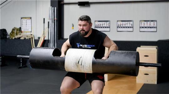 Hier zählt nur Muskelkraft: Für den Strongman Lucas Underwood gehören schwere Gewichte zum normalen Trainingsprogramm.