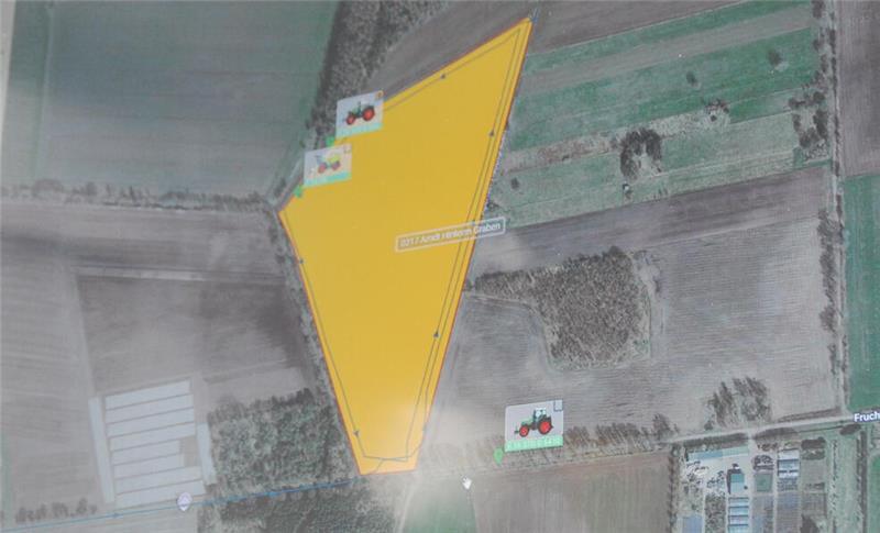 Maisernte: Gute Erträge trotz Auflagen, Trockenheit und Maiszünsler Hightech bei der Maisernte: Am Bildschirm wird verfolgt, wo Häcksler und Schlepper im Einsatz sind.