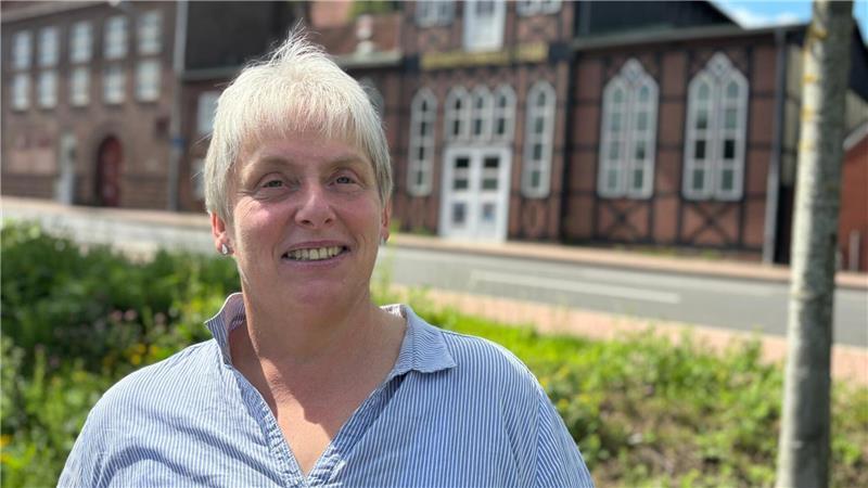 Hildegard Wigge aus Bochholt nimmt das wechselhafte Wetter leicht: „Wenn es geregnet hat, einfach Stühle abwischen und wieder raussetzen.“