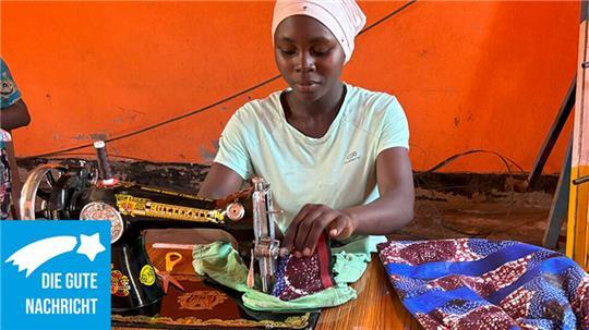 Hilfe zur Selbsthilfe: Der Verein Africa (k)now aus Mittelnkirchen bildet junge Frauen in Uganda zu Näherinnen aus.